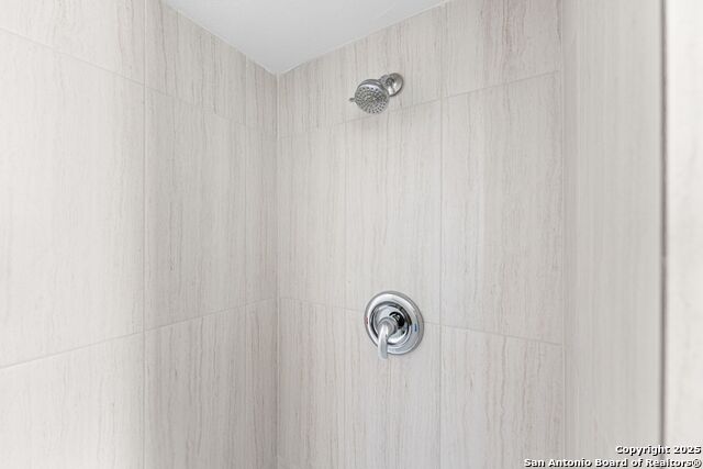 Image 21 of 27 For 4319 Algruth Dr