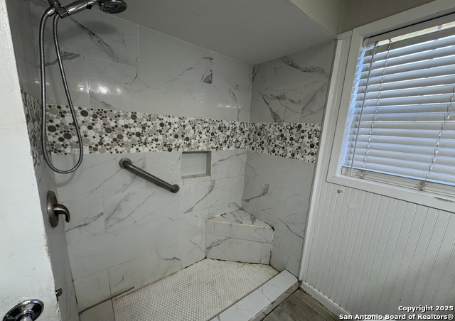 Image 12 of 21 For 391 Quentin