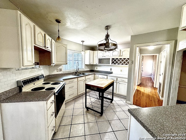 Image 14 of 21 For 391 Quentin