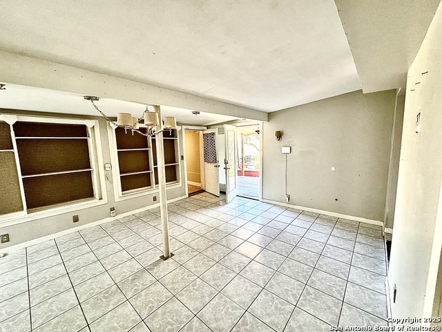 Image 16 of 21 For 391 Quentin