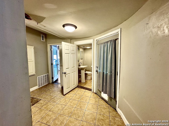 Image 17 of 21 For 391 Quentin