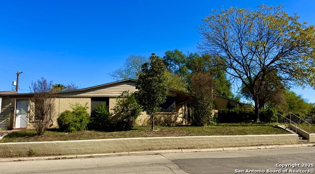 Image 2 of 21 For 391 Quentin