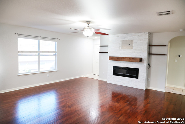 Image 4 of 25 For 10926 Acorn