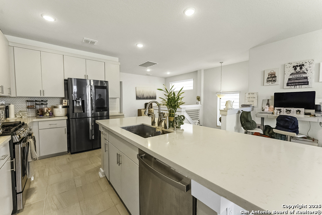 Image 4 of 22 For 6446 Babcock Rd #27