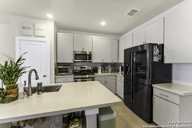 Image 5 of 22 For 6446 Babcock Rd #27