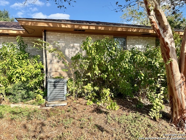 Image 22 of 25 For 16 Encino Loma