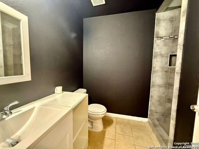 Image 13 of 17 For 3107 Travis W 1