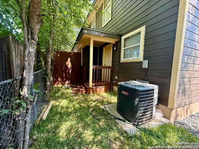 Image 16 of 17 For 3107 Travis W 1