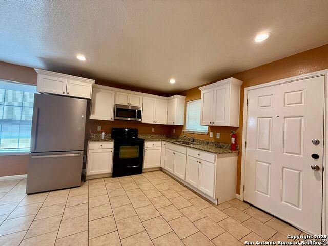 Image 5 of 17 For 3107 Travis W 1