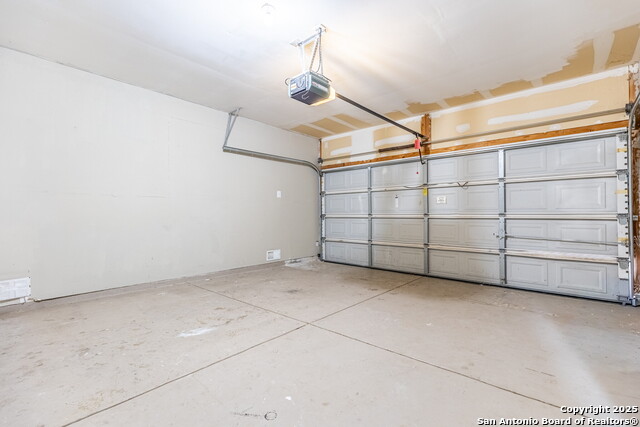 Image 26 of 32 For 6106 Briscoe Leaf