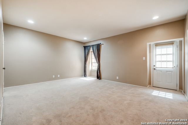 Image 18 of 27 For 7731 Broadway  A6