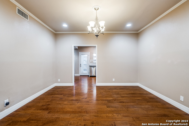 Image 6 of 27 For 7731 Broadway  A6