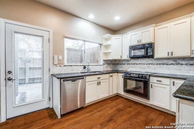 Image 7 of 27 For 7731 Broadway  A6