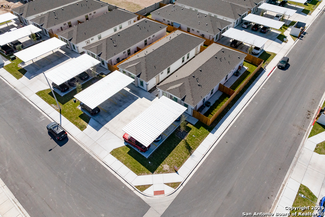 Listing photo id 0 for 1613 Molino Drive N