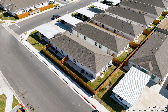 Listing photo id 1 for 1613 Molino Drive N