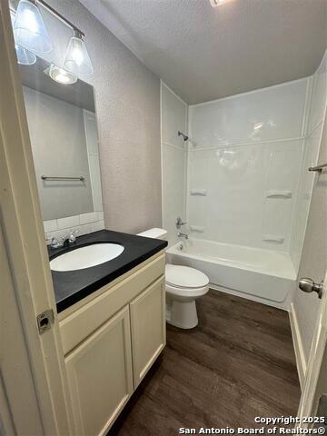 Image 5 of 13 For 520 Gentleman  4