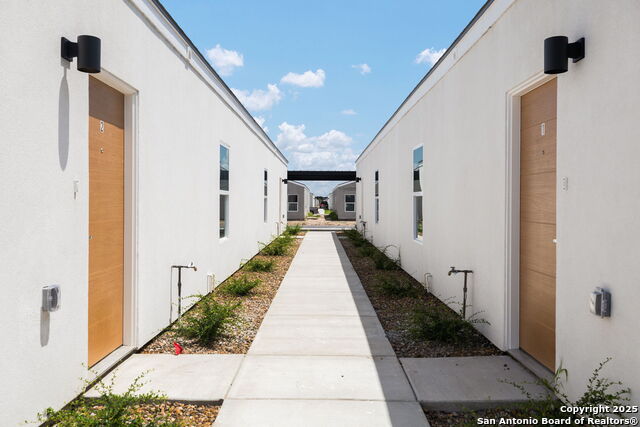 Image 2 of 5 For 2701 Robin Road