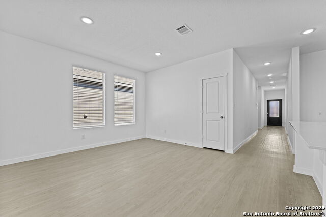 Image 14 of 26 For 732 Horsetail Ln