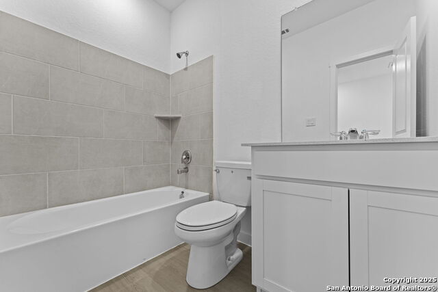 Image 18 of 26 For 732 Horsetail Ln