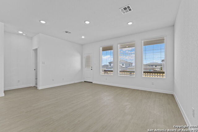 Image 4 of 26 For 732 Horsetail Ln