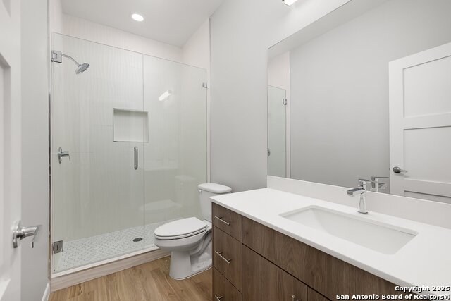 Image 13 of 27 For 2700 Mockingbird Road