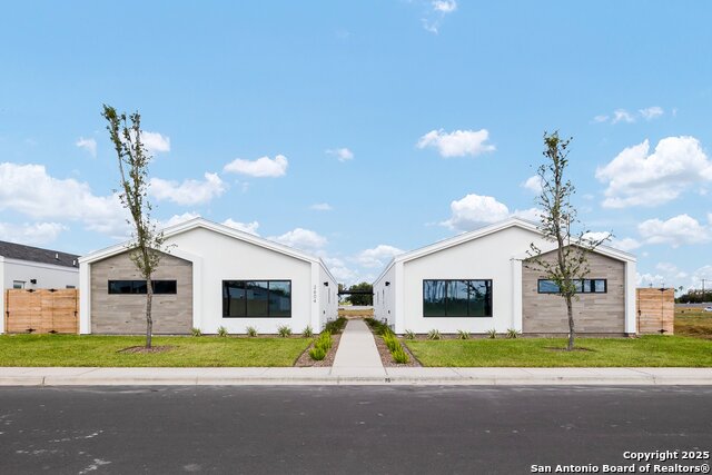 Image 2 of 27 For 2700 Mockingbird Road