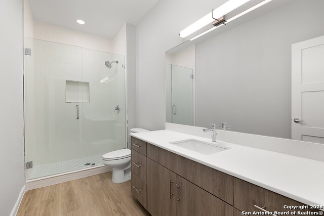 Image 22 of 27 For 2700 Mockingbird Road