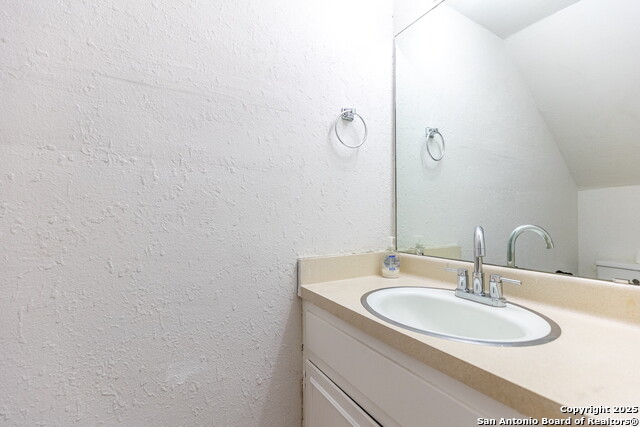 Image 23 of 28 For 6427 Wurzbach  Apt 24