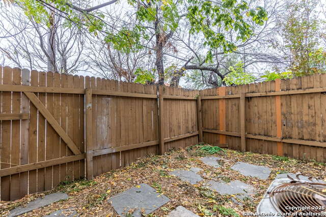 Image 25 of 28 For 6427 Wurzbach  Apt 24