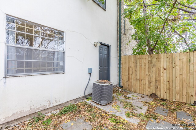 Image 26 of 28 For 6427 Wurzbach  Apt 24