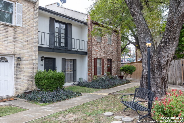 Image 4 of 28 For 6427 Wurzbach  Apt 24