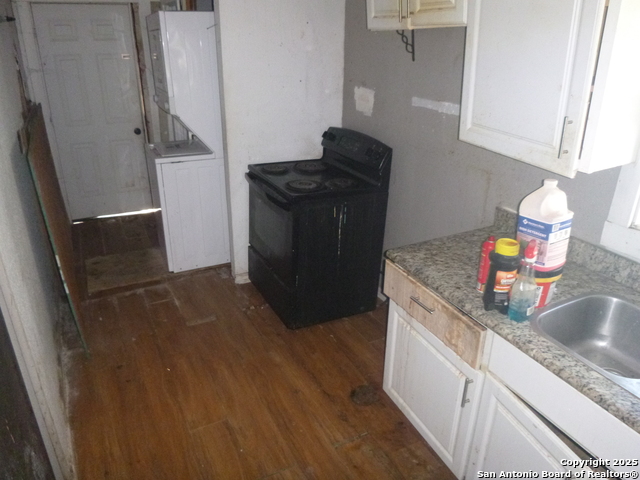 Listing photo id 4 for 819 Hamilton N