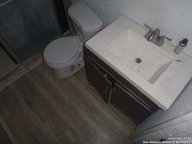 Listing photo id 5 for 819 Hamilton N