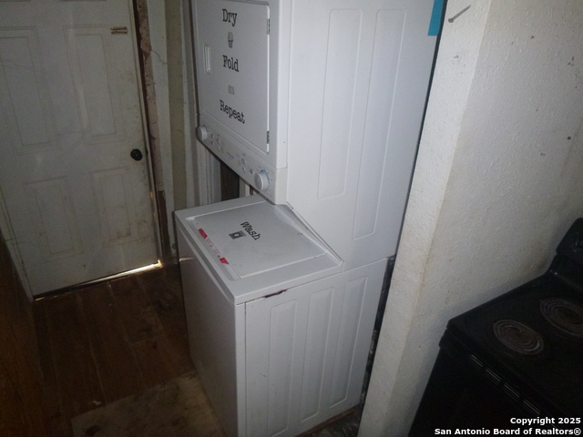 Listing photo id 6 for 819 Hamilton N