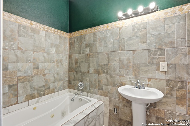 Image 13 of 32 For 9455 Foster Rd S