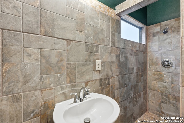 Image 14 of 32 For 9455 Foster Rd S