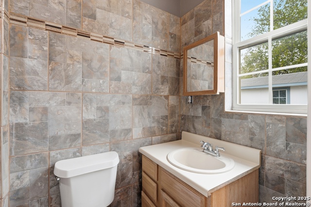 Image 15 of 32 For 9455 Foster Rd S