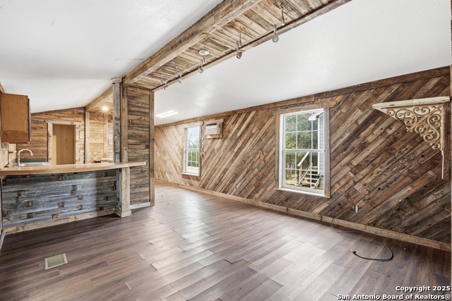 Image 18 of 32 For 9455 Foster Rd S