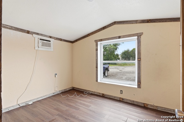 Image 19 of 32 For 9455 Foster Rd S