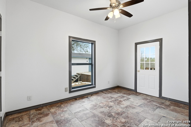 Image 21 of 32 For 9455 Foster Rd S