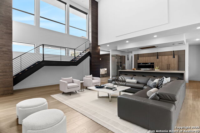 Listing photo id 3 for 211 Wellesley Hill