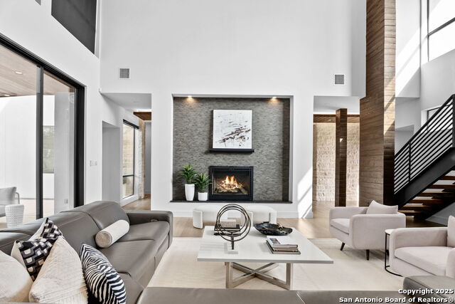 Listing photo id 4 for 211 Wellesley Hill