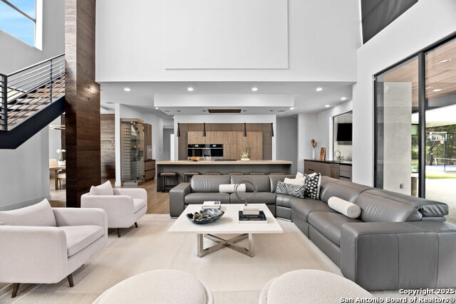 Listing photo id 5 for 211 Wellesley Hill