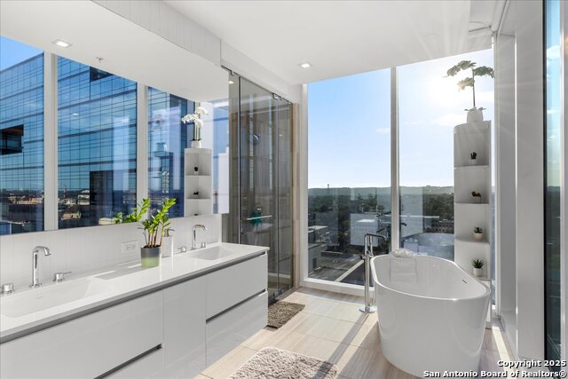 Listing photo id 14 for 313 17th  1204