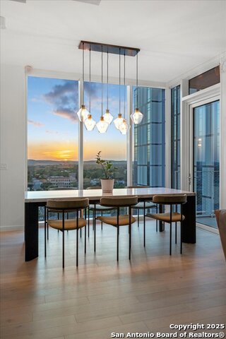 Listing photo id 0 for 313 17th  1204