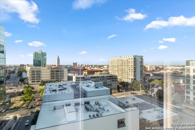 Listing photo id 18 for 313 17th  1204