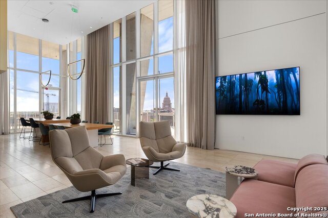 Listing photo id 28 for 313 17th  1204