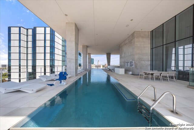 Listing photo id 29 for 313 17th  1204