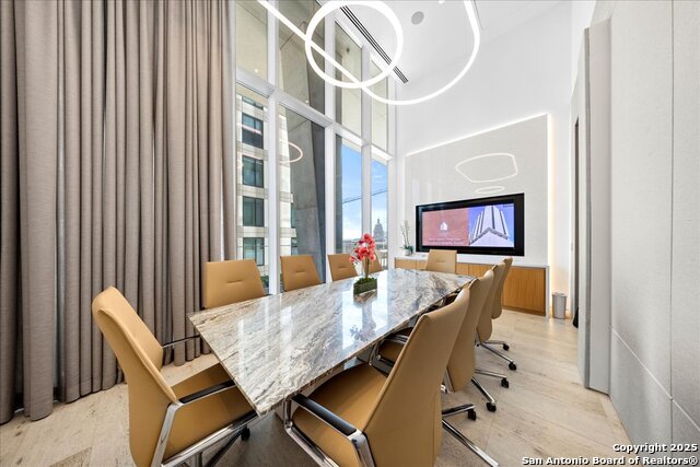 Listing photo id 30 for 313 17th  1204