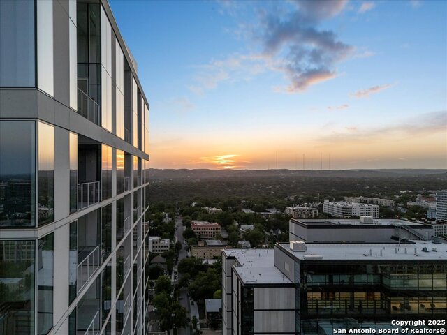 Listing photo id 36 for 313 17th  1204